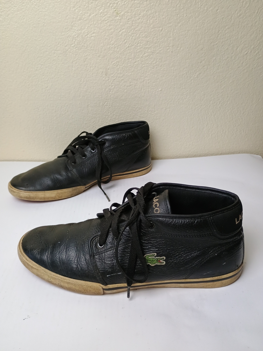 Lacoste Ampthill Men’s Size 10 Black Leather Mid-Top Sneakers - Chukka